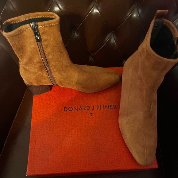 Donald J Pliner Suede Brown Ankle Boots - Picture 2 of 2